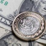 Peso mexicano cierra estable tras tocar su mejor nivel contra el dólar en siete meses